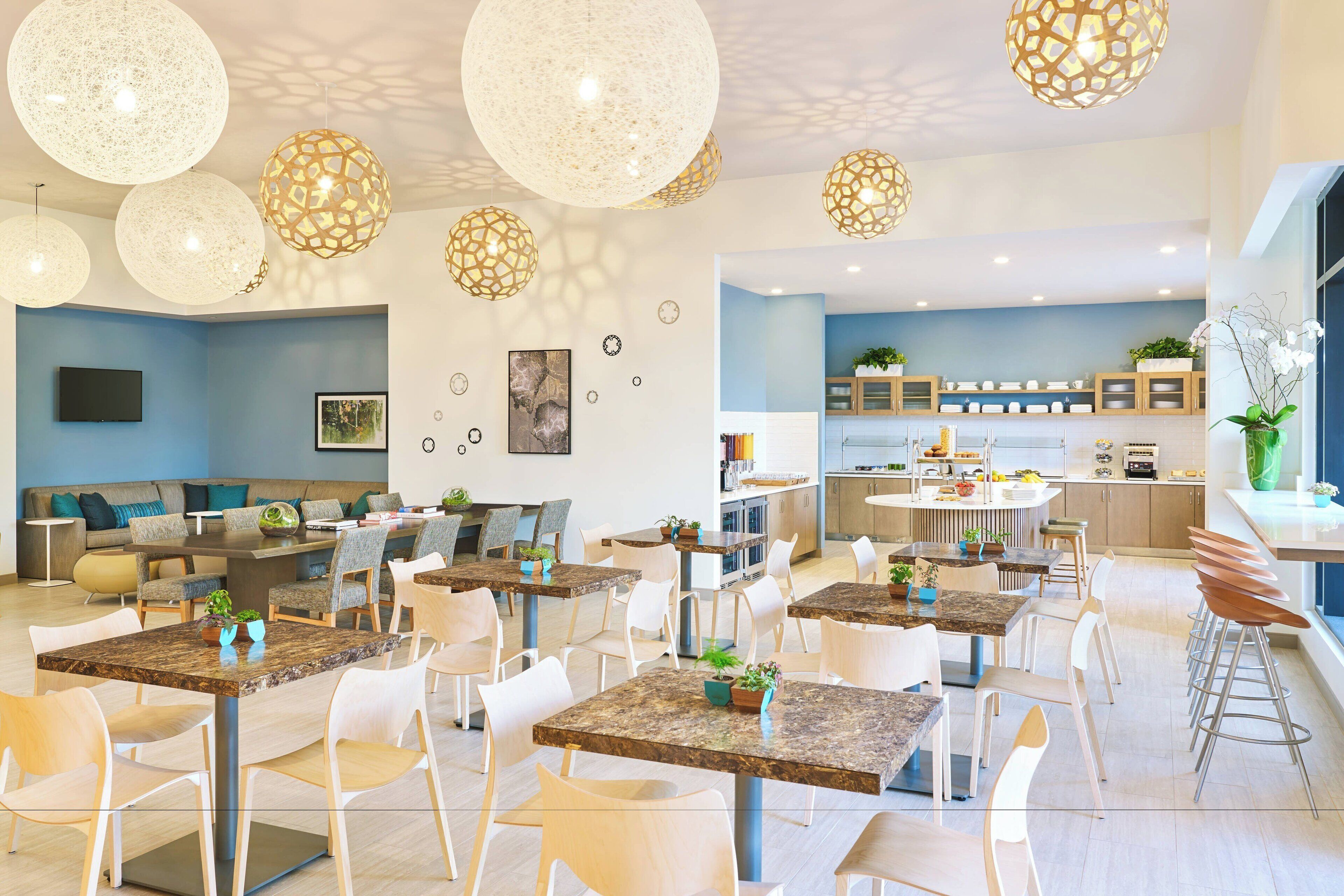 free daily continental breakfast