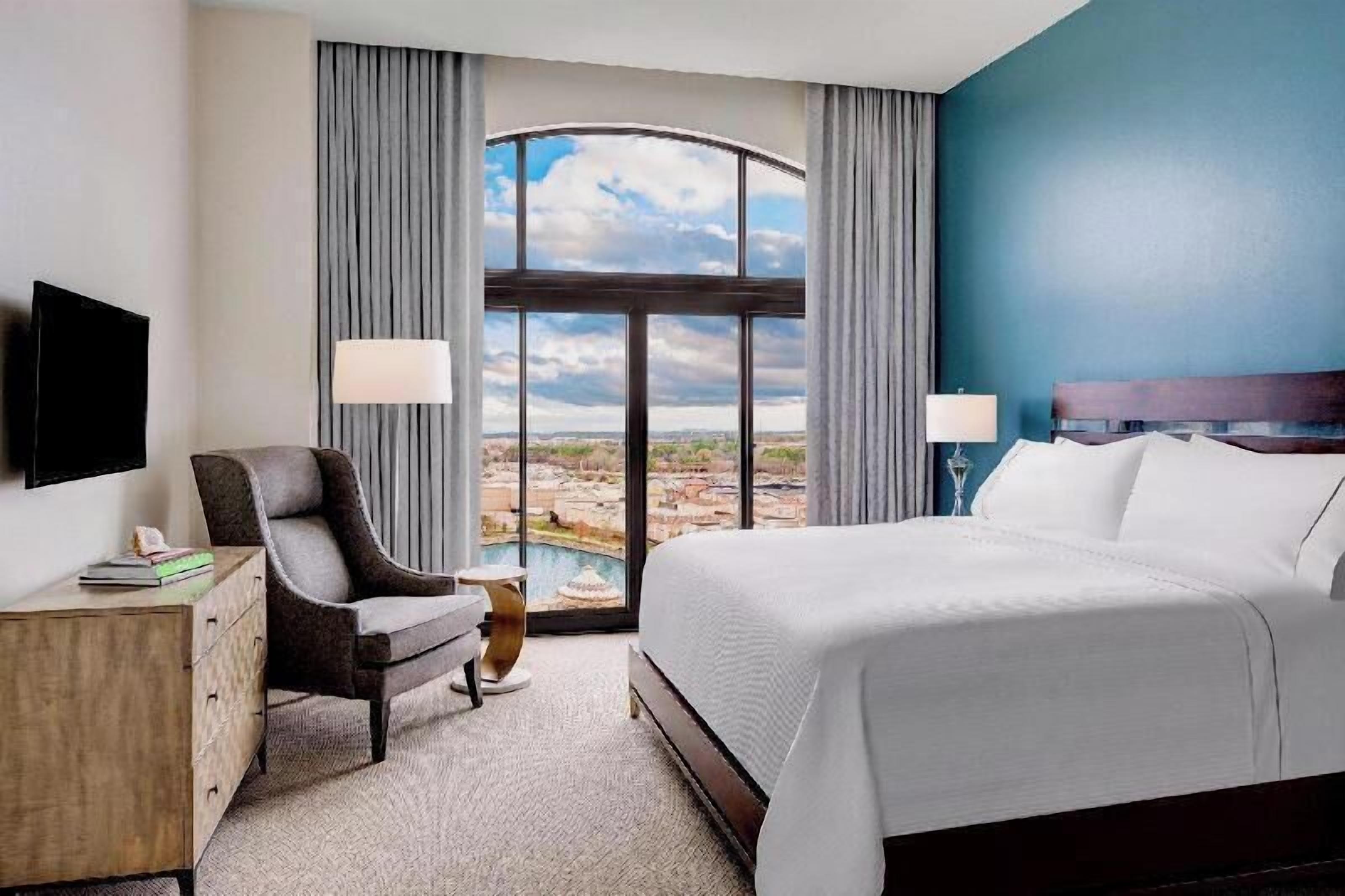 In-room safe, individually decorated, desk, iron/ironing board