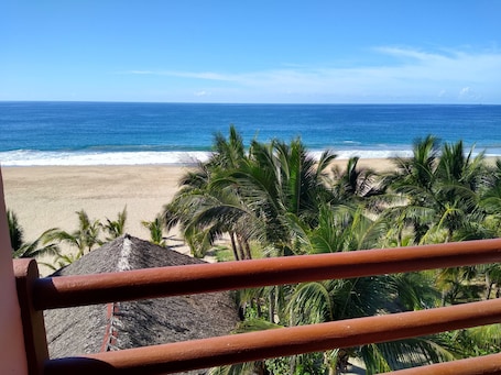 Habitación doble, cocina, vistas al mar | Vistas desde la habitación. Hotel Marbella Playa Larga
