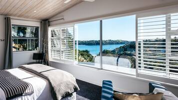 エジプト綿のシーツ、高級寝具、羽毛の掛け布団、客室ごとに異なる装飾