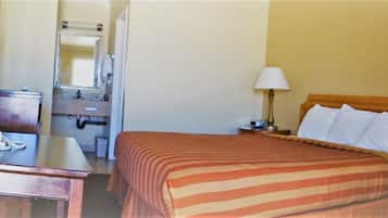 Quarto standard, 1 cama King, para não fumantes | Cofres nos quartos, escrivaninha, ferros/tábuas de passar roupa