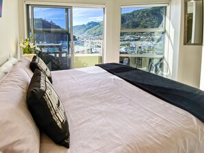 Individually decorated, individually furnished, soundproofing - Picton Waterfront Apartments (Picton)