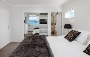 Apartamento de lujo, 1 cama de matrimonio grande, no fumadores, vistas al mar | Decoración individual, mobiliario individual, sistema de insonorización