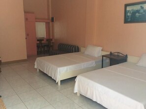 Premium bedding, desk, free WiFi, bed sheets - Northsky Beach Resort (Sogod)