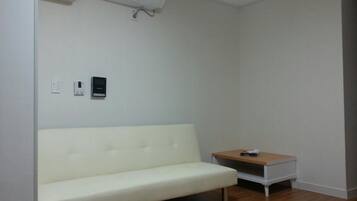 Family Room | Living room | Flat-screen TV