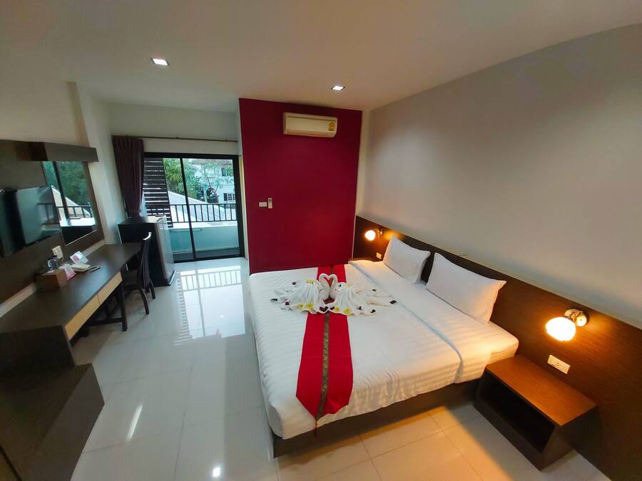Double Room | Desk, blackout curtains, free WiFi, bed sheets