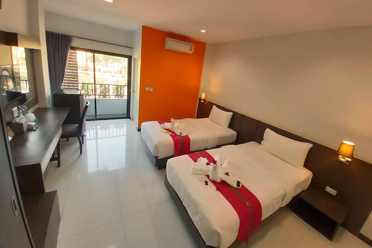 Twin Room | Desk, blackout drapes, free WiFi, bed sheets