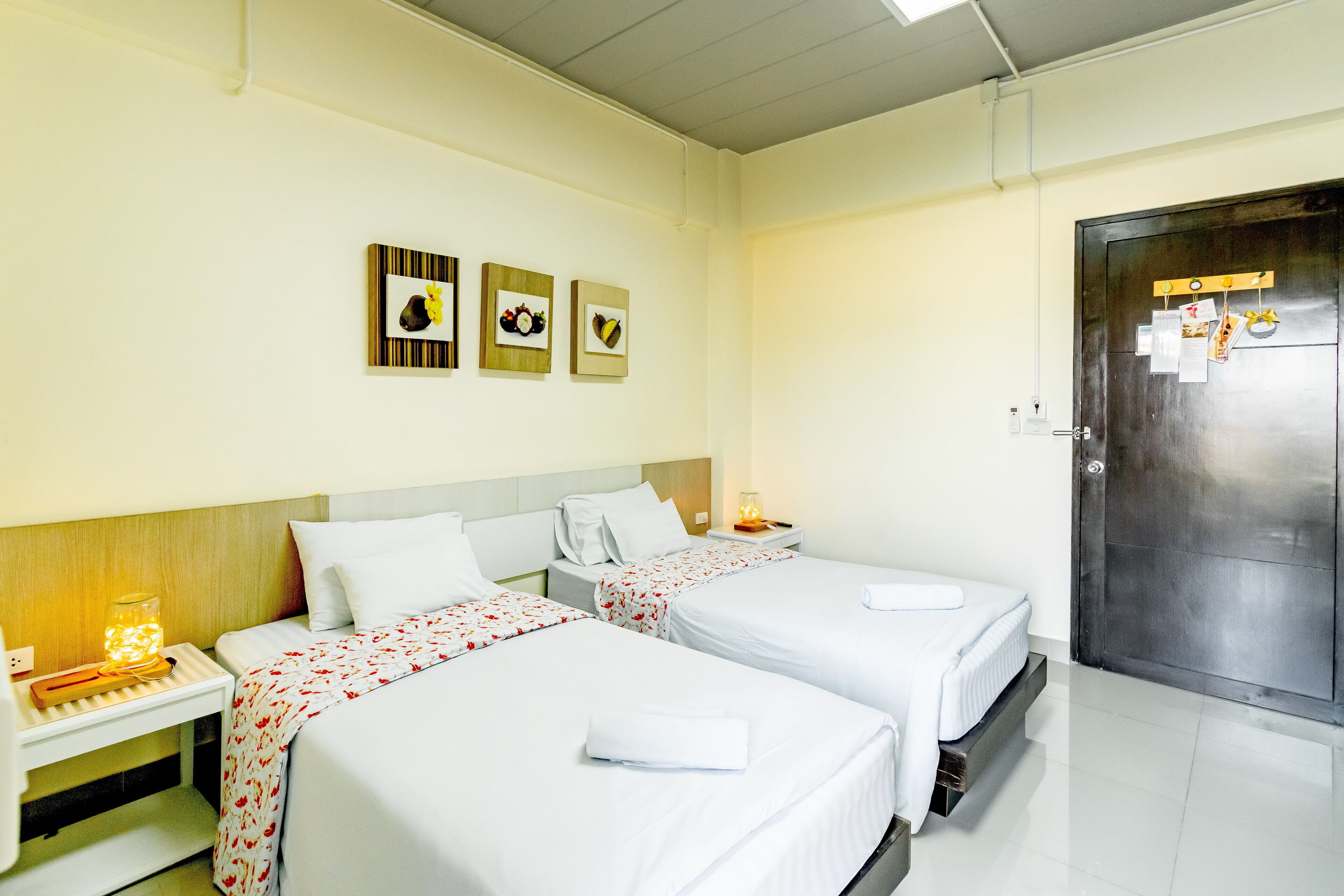 ห้องทวิน | โต๊ะทำงาน, Wi-Fi ฟรี, ผ้าปูที่นอน