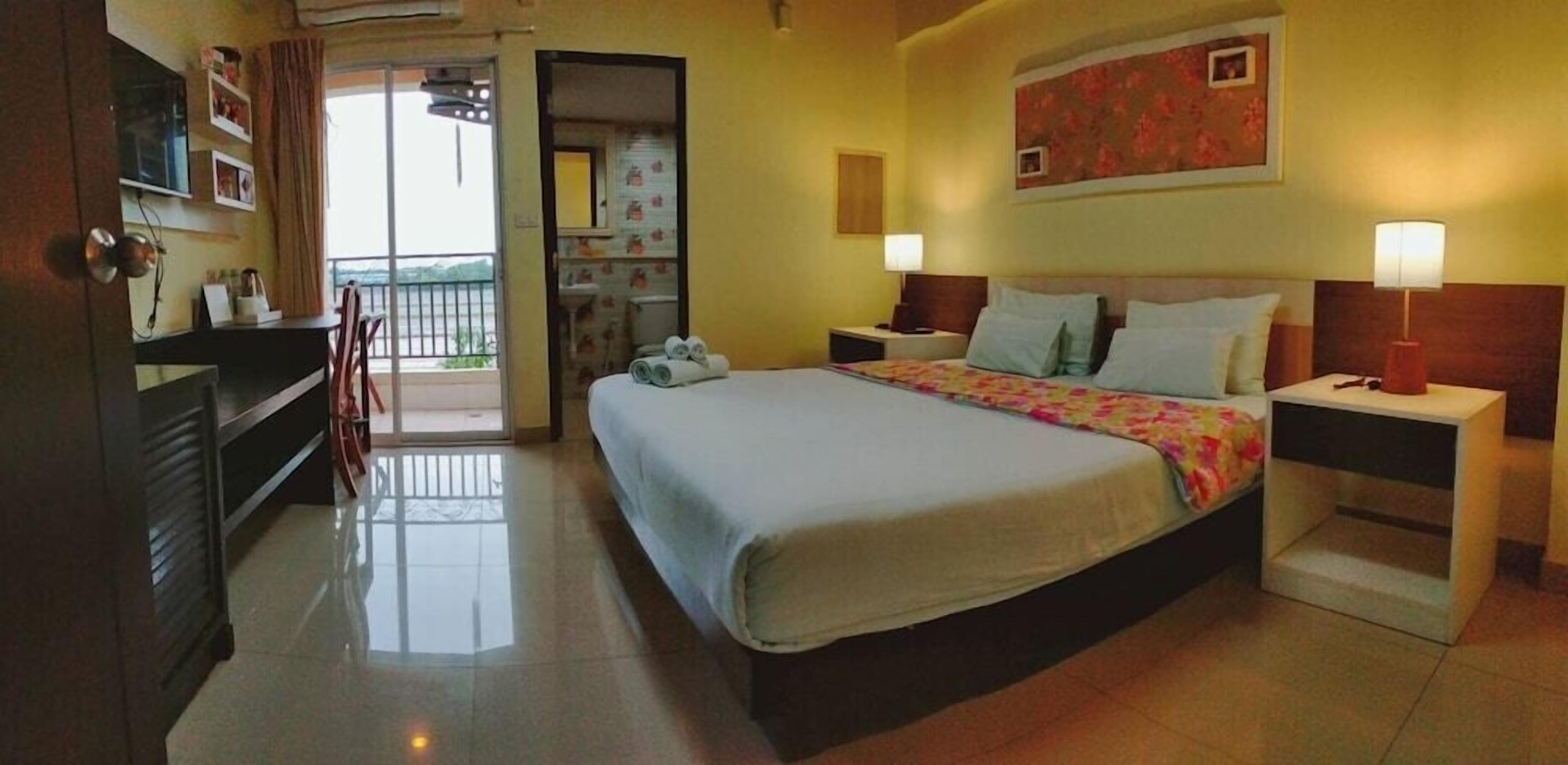 Desk, free WiFi, bed sheets