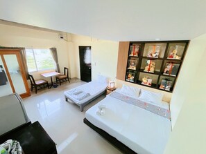 Superior Plus | Escritorio, wifi gratis y ropa de cama 