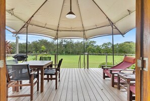 豪華帳棚, 1 張特大雙人床 | 高級寢具、免費無線上網、床單