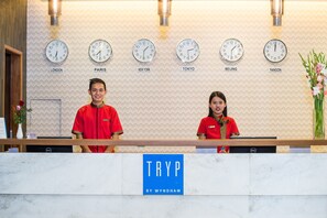 Reception - TRYP by Wyndham Yangon (Yangon)
