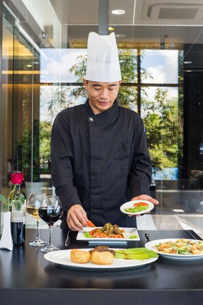 Breakfast, lunch, dinner served; international cuisine - TRYP by Wyndham Yangon (Yangon)