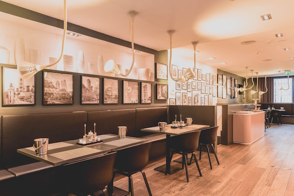 Daily cooked-to-order breakfast (EUR 15.5 per person)