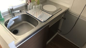 高级四人房, 无烟房 | 私人厨房 | 冰箱、微波炉、炉灶、厨具/餐具