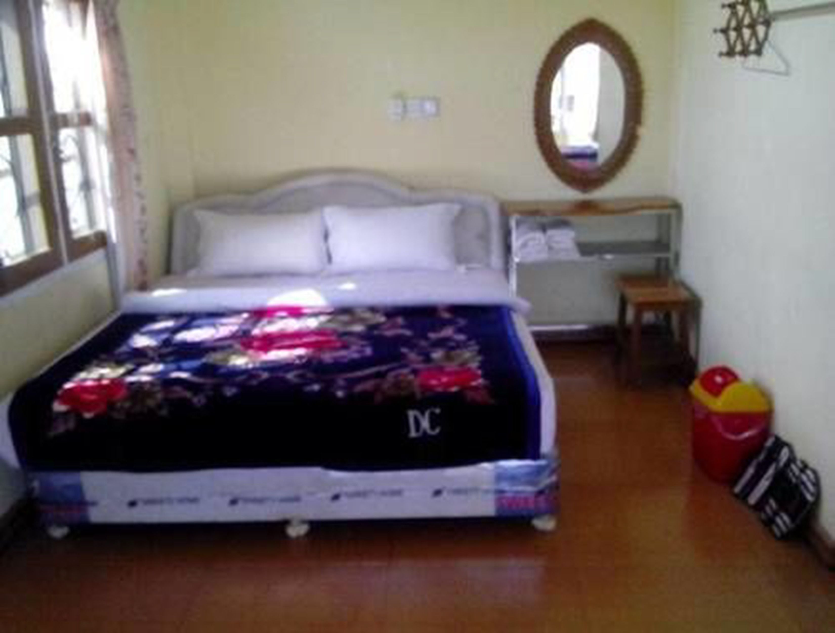 Desk, blackout curtains, free WiFi