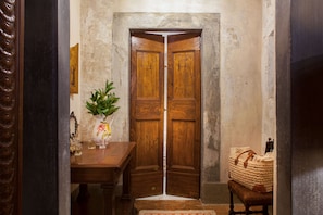 Exclusive-Suite (Naldini) | Badezimmer | Dusche, Regendusche, kostenlose Toilettenartikel, Haartrockner