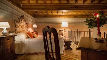 Exclusive Suite (Naldini) | 1 bedroom, Egyptian cotton sheets, premium bedding, down comforters