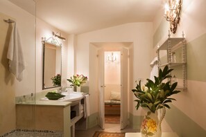 Douche, douche cascade, articles de toilette (gratuits)