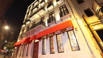 Fasade – kveld/natt