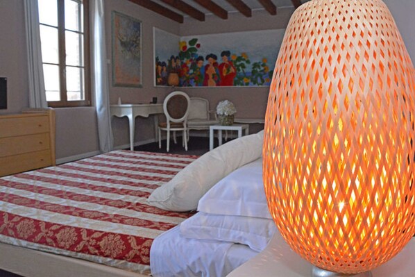 Minibar, wifi gratis y ropa de cama 