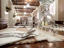 Breakfast, lunch, dinner served; local and international cuisine 