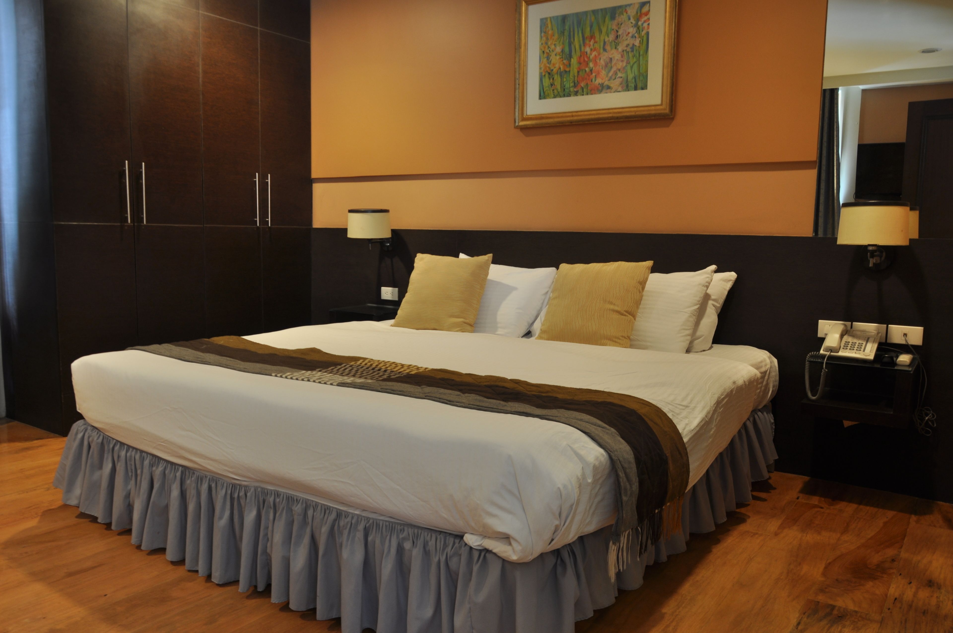junior suite | in-room safe, desk, free wifi, bed sheets