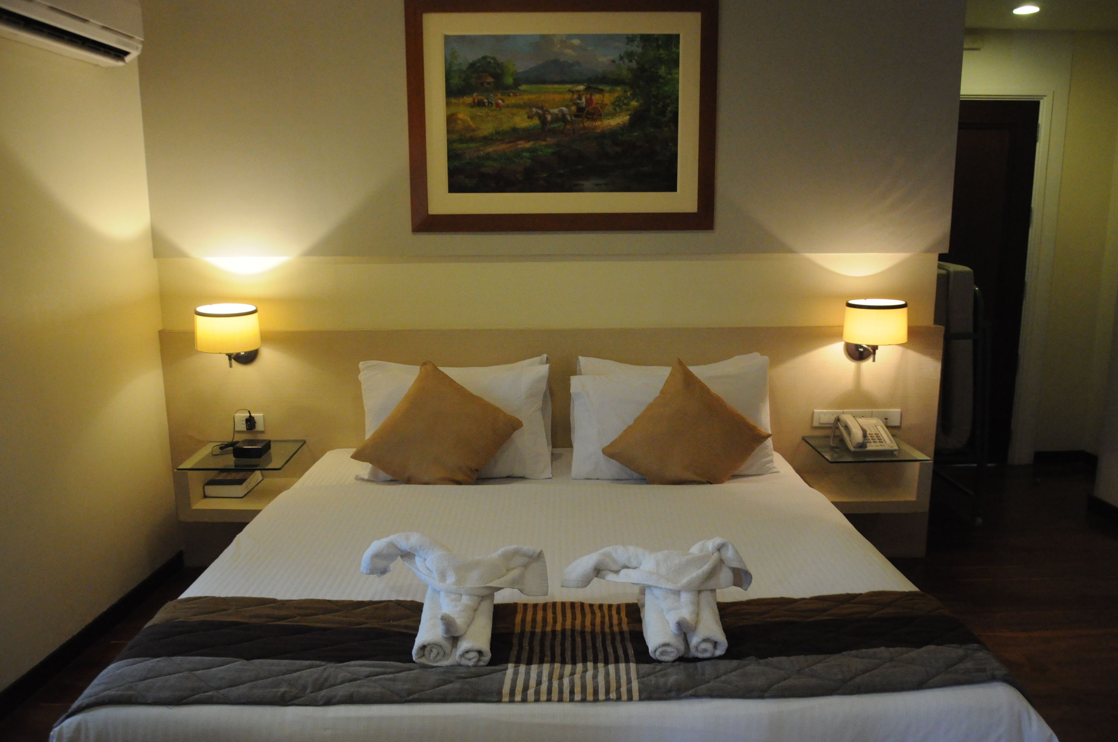 Zimmersafe, Schreibtisch, kostenloses WLAN, Bettwäsche