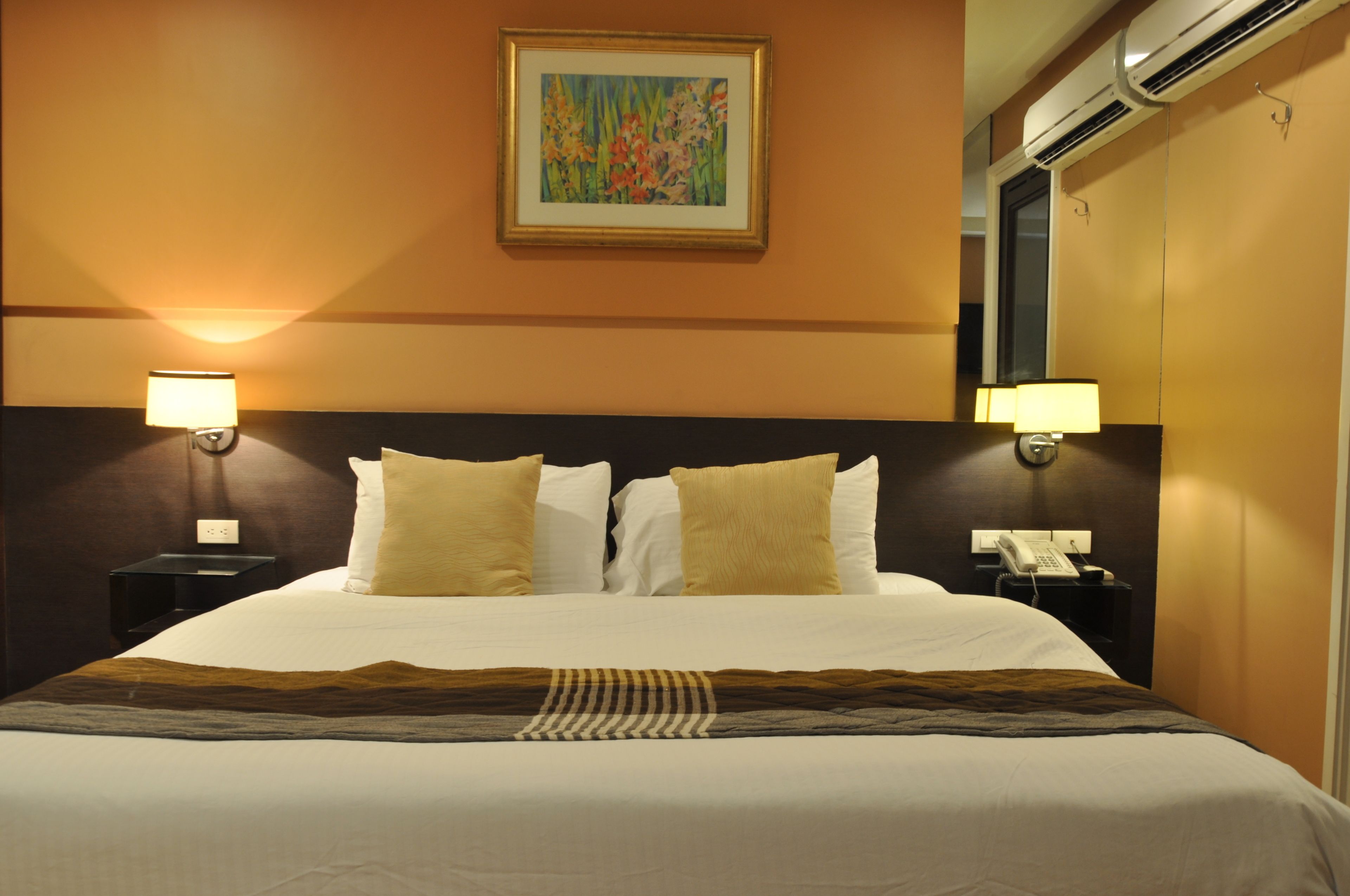 junior suite | in-room safe, desk, free wifi, bed sheets