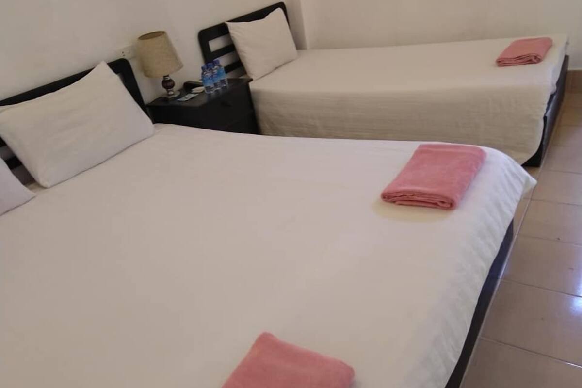 Family Room with Private Bathroom | 摺床/加床 (收費)、免費 Wi-Fi、床單