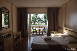 Deluxe Room - Club Morocco Beach and Country Club (Subic)