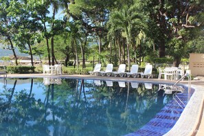 Outdoor pool, pool loungers - Club Morocco Beach and Country Club (Subic)