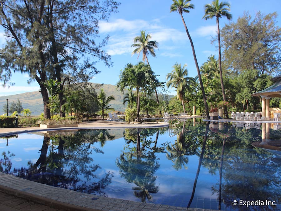 Piscina all'aperto, lettini