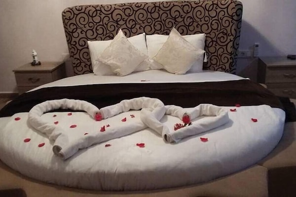 Honeymoon Double Room, 1 Double Bed, Jetted Tub | Free WiFi, bed sheets