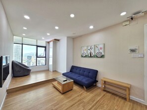 Family Apartment, 2 Bedrooms, City View, Oceanfront | Living area