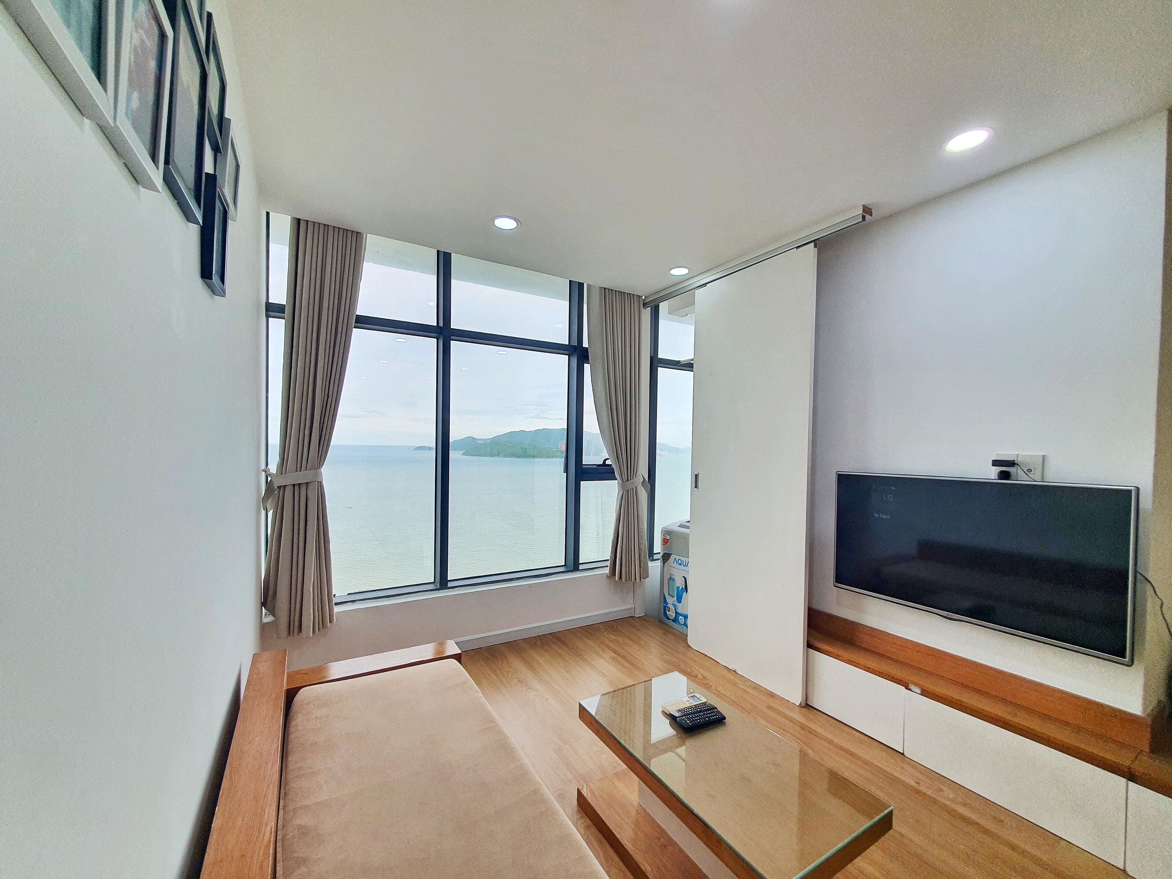 Apartment, 1 Bedroom, Ocean View, Oceanfront (Double) | Memory foam beds, in-room safe, desk, laptop workspace