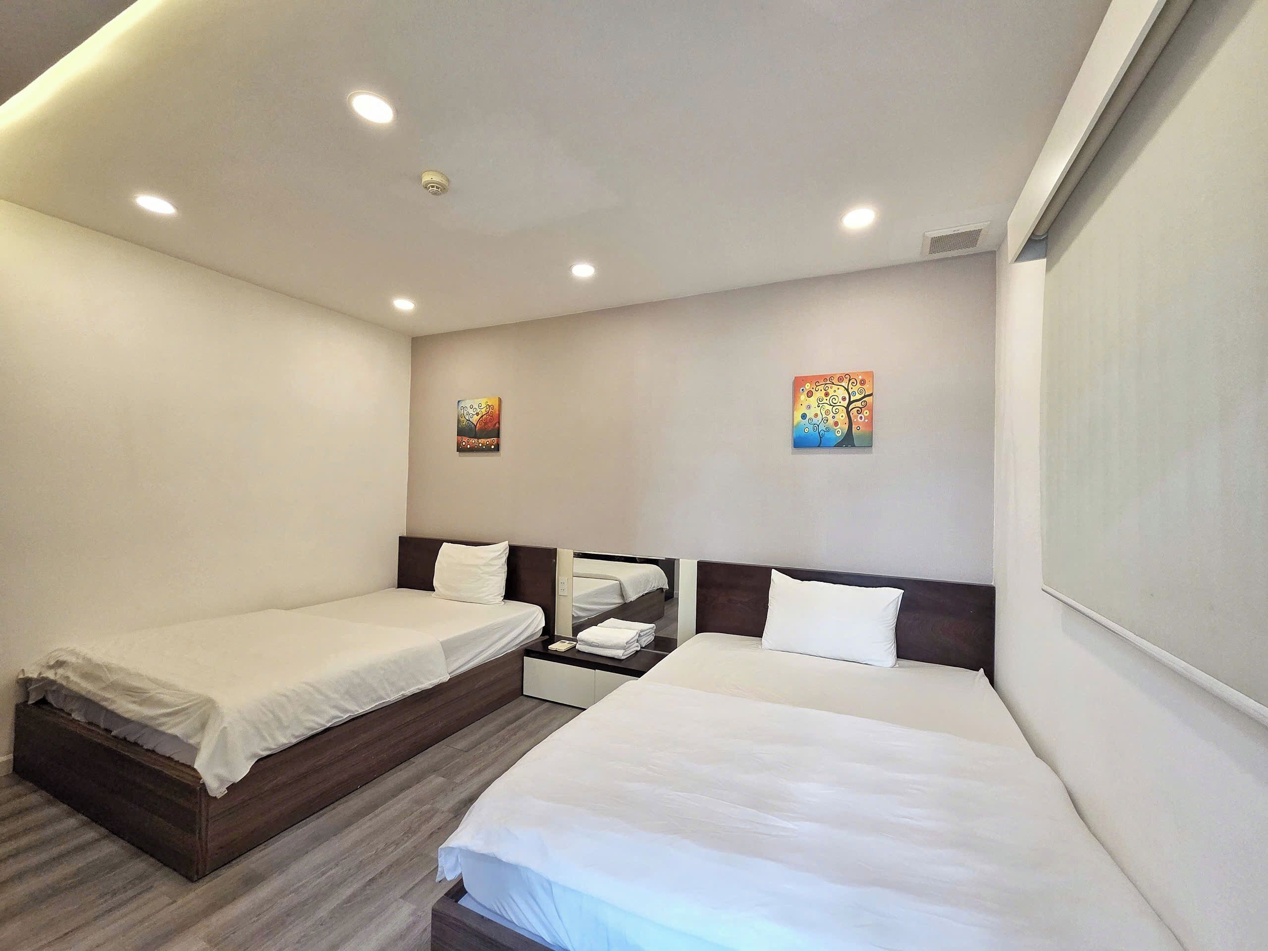 Apartment, 1 Bedroom, City View, Oceanfront (Twin) | Memory foam beds, in-room safe, desk, laptop workspace