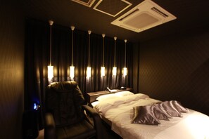 Premium bedding, soundproofing, free WiFi, bed sheets