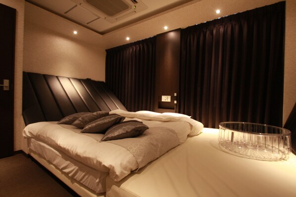 Premium bedding, soundproofing, free WiFi, bed sheets