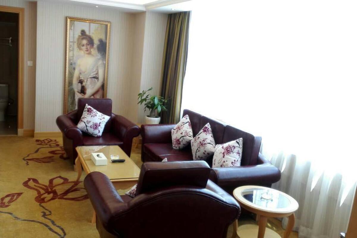 Business Suite | Living area