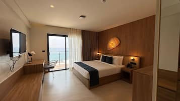 Premium Room | In-room safe, individually furnished, desk, laptop workspace