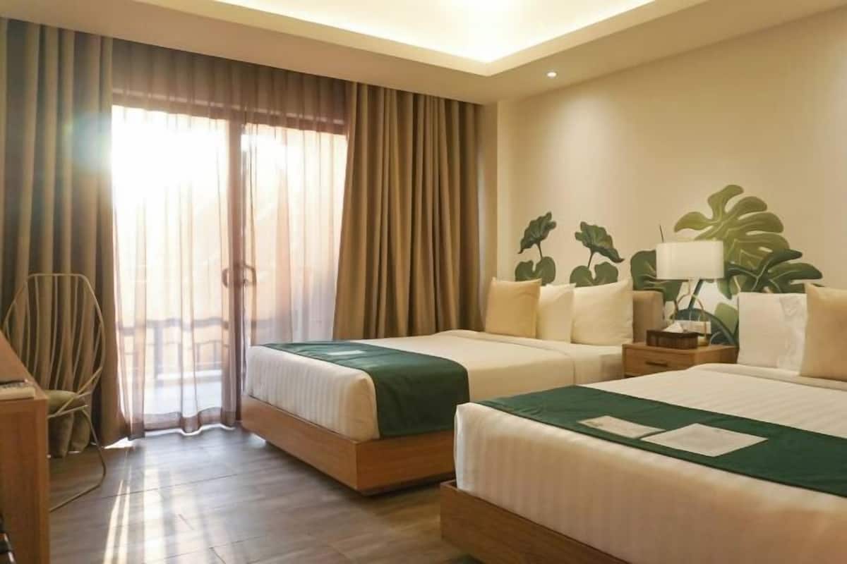 In-room safe, desk, laptop workspace, iron/ironing board