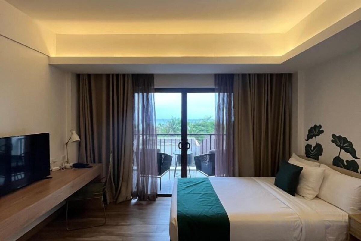 In-room safe, desk, laptop workspace, iron/ironing board