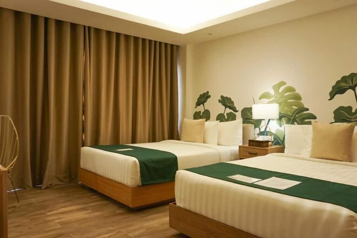 1 bedroom, in-room safe, laptop workspace, iron/ironing board