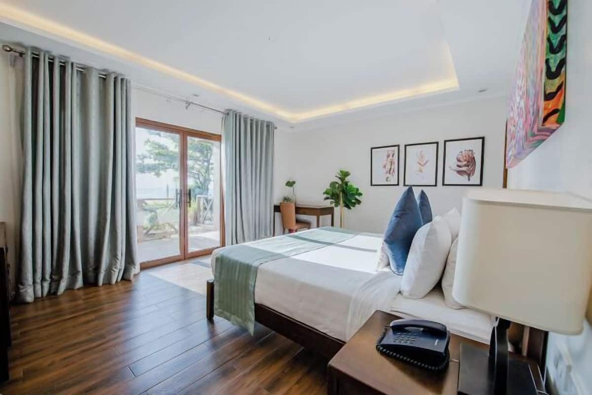1 bedroom, in-room safe, laptop workspace, iron/ironing board