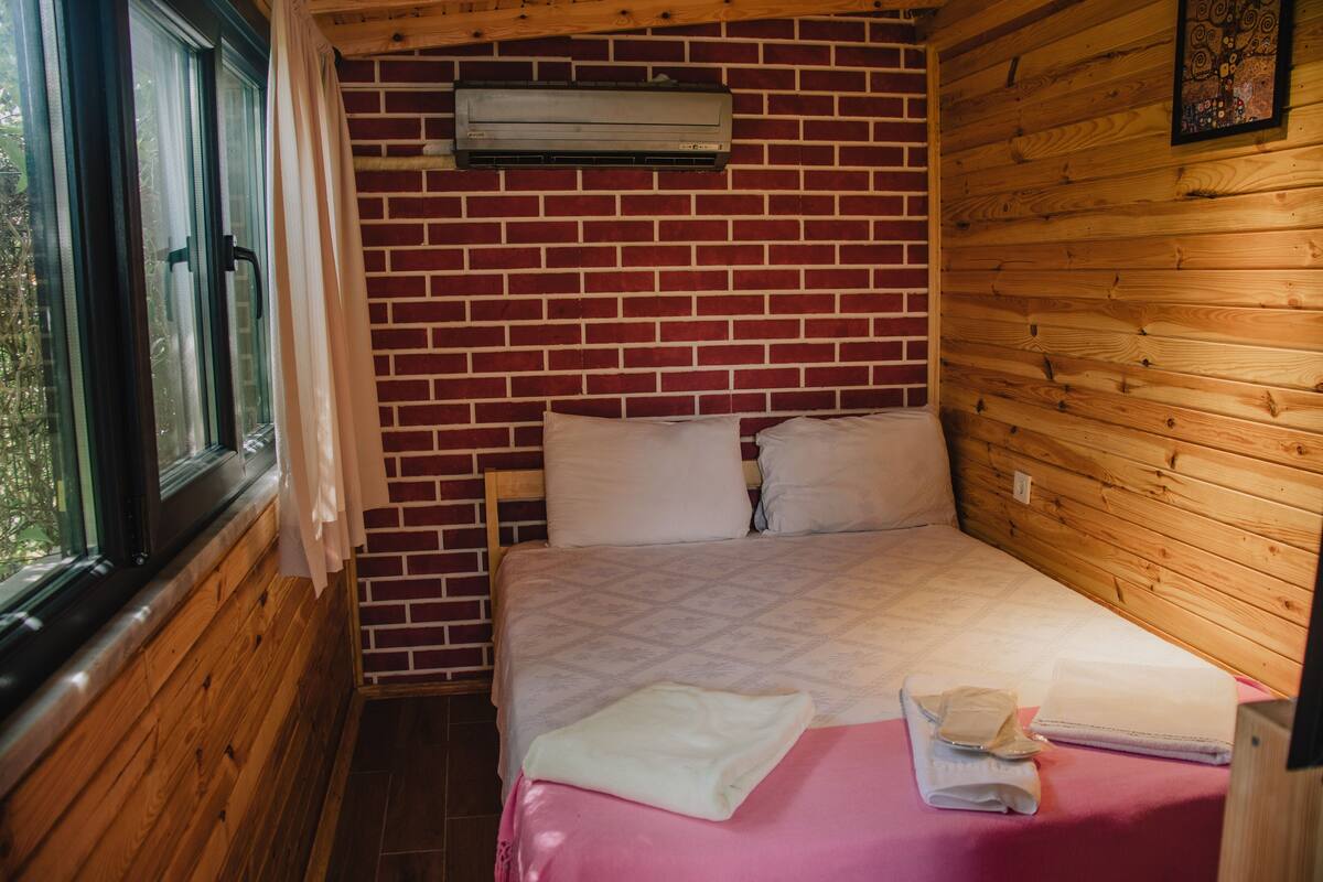 Standart Bungalow Room | Escritorio, wifi gratis y ropa de cama