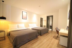 Minibar, bureau, fer et planche à repasser, Wi-Fi gratuit