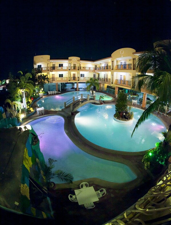 Indoor pool, outdoor pool - Seorabeol Grand Leisure Hotel (Olongapo)