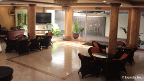 Lobby sitting area - Seorabeol Grand Leisure Hotel (Olongapo)
