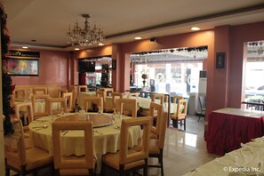Breakfast, lunch and dinner served  - Seorabeol Grand Leisure Hotel (Olongapo)